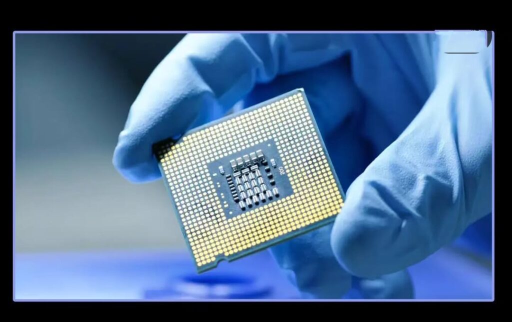 The Dutch Titan (ASML): How a Near-Bankrupt Company Became the Backbone of the AI Revolution