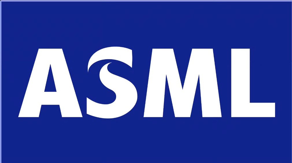 The Dutch Titan (ASML): How a Near-Bankrupt Company Became the Backbone of the AI Revolution